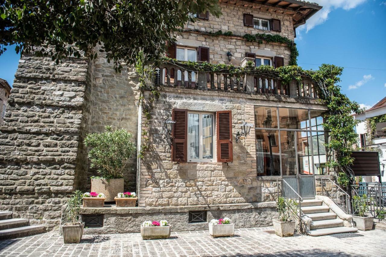La Rosa Di Francesco Inn Valfabbrica Exterior photo